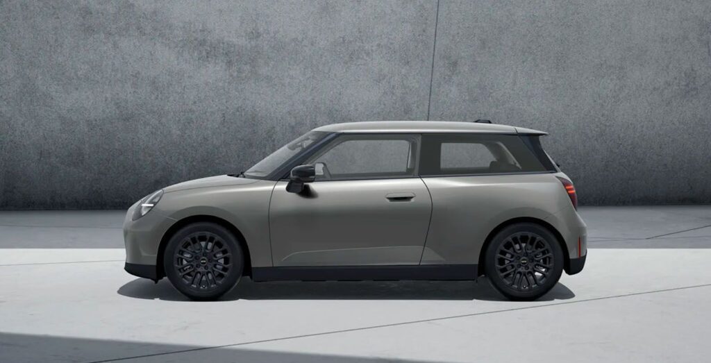 MINI-Cooper-E-Essential-exterior-perfil.jpg