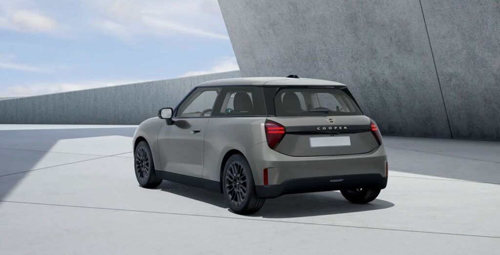 MINI-Cooper-E-Essential-exterior-trasera.jpg