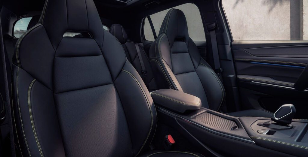 Lynk-Co-01-More-1.5-PHEV-interior-trasera-1.jpg
