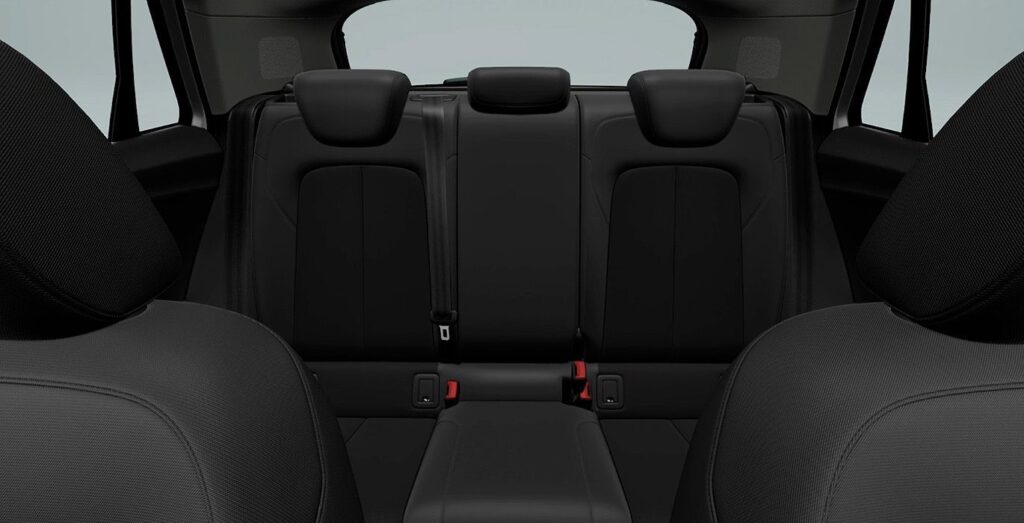 AUDI-Q2-Advanced-30-TDI-interior-trasera.jpg