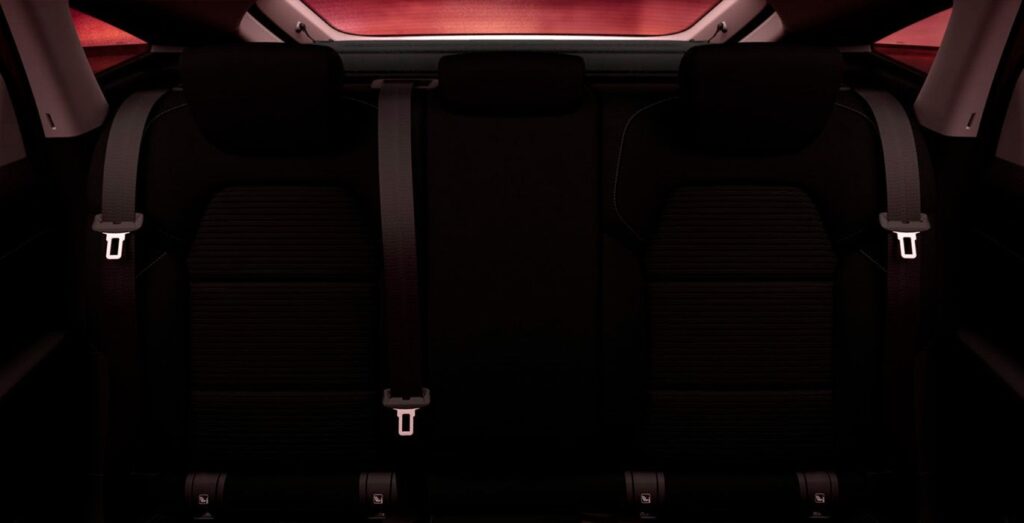 Renault-Arkana-E-Tech-Full-Hybrid-Evolution-interior-trasera.jpg