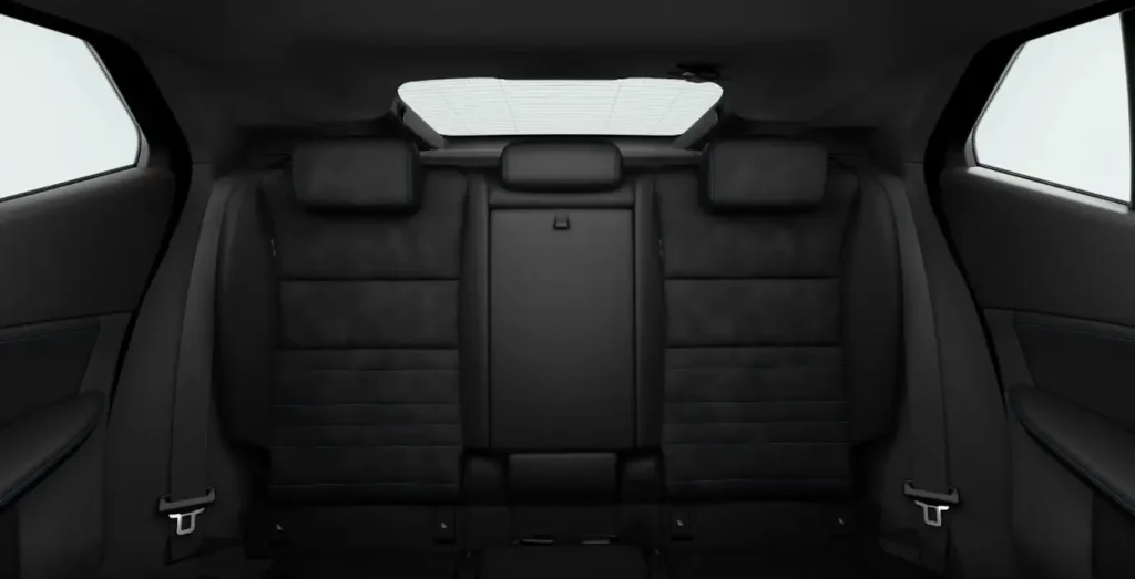 BMW-X2-sDrive20d-interior-trasera-1.webp