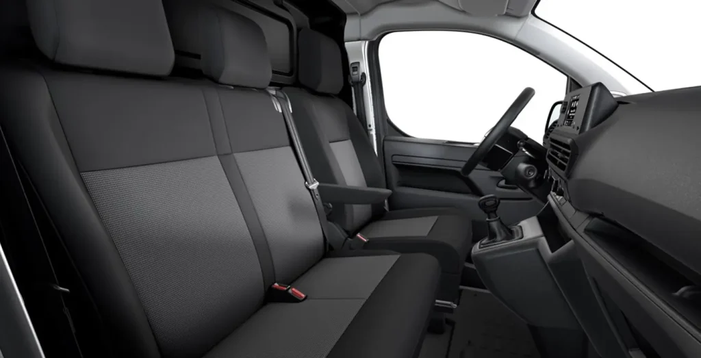CITROEN-Jumpy-Furgon-Talla-M-BlueHDi-SS-interior-delantera-II.webp