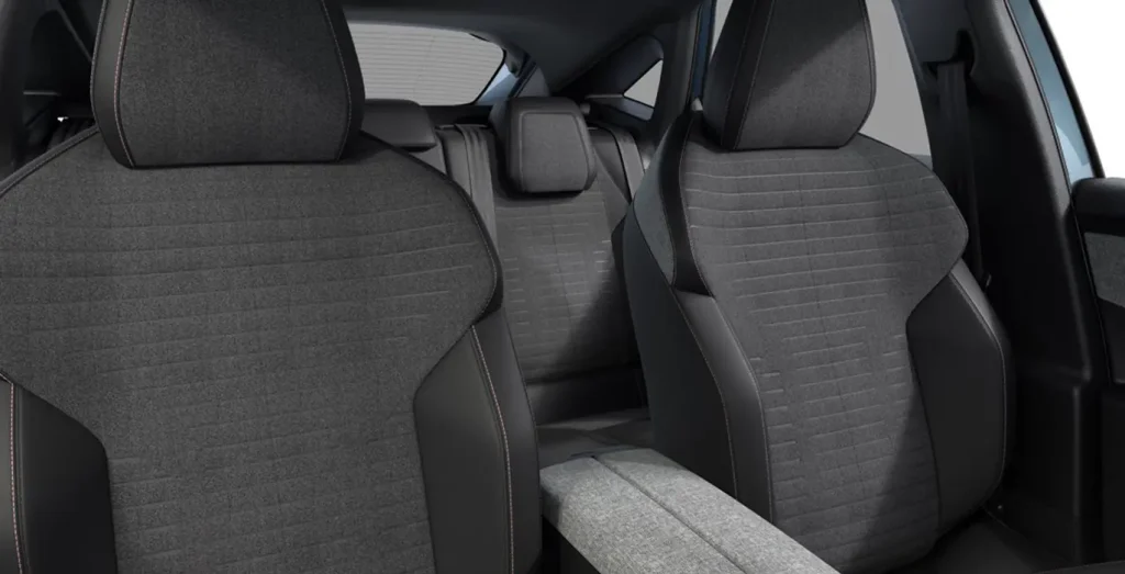PEUGEOT-3008-1.2-100KW-ALLURE-EDCS6-AUTOMATICO-interior-trasera.webp