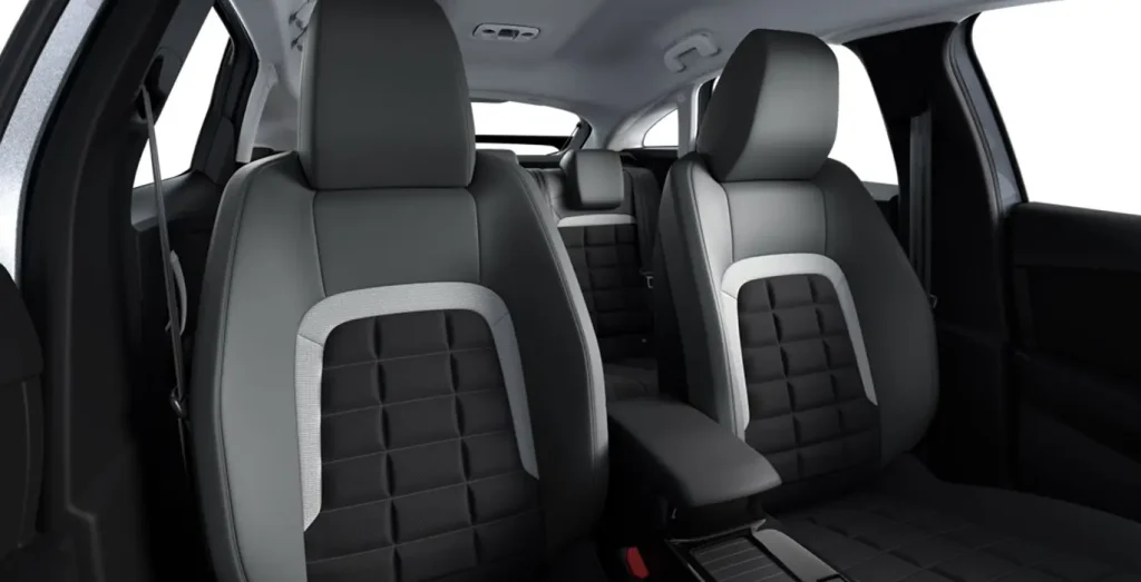 CITROEN-C4-Hybrid-Plus-interior-trasera.webp
