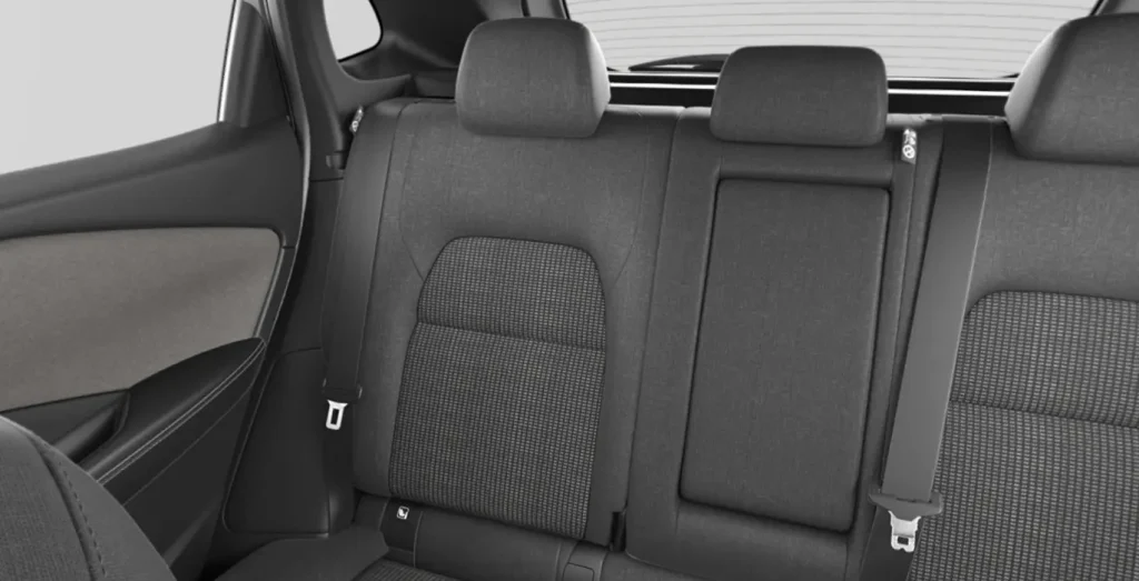 Nissan-Qashqai-DIG-T-E6E-103kW-140CV-MHEV-Acenta-interior-trasera.webp