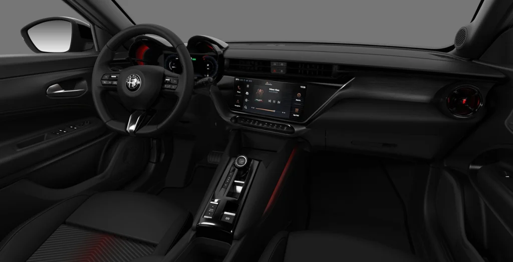 ALFA-ROMEO-Junior-Ibrida-interior-delantera.webp
