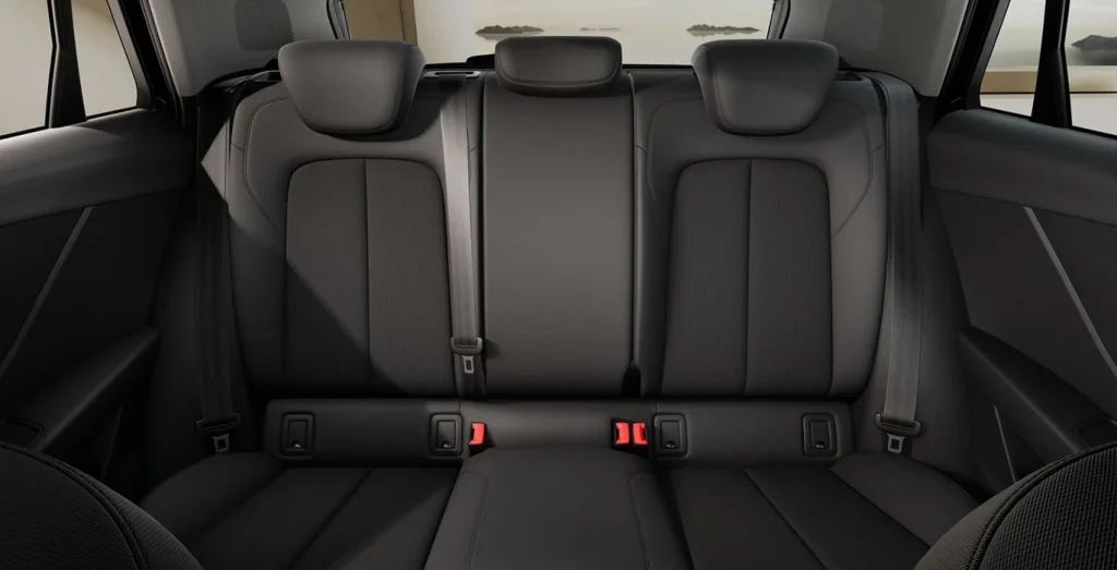 Audi-Q2-Advanced-30-TFSI-116cv-interior-trasera-1.webp