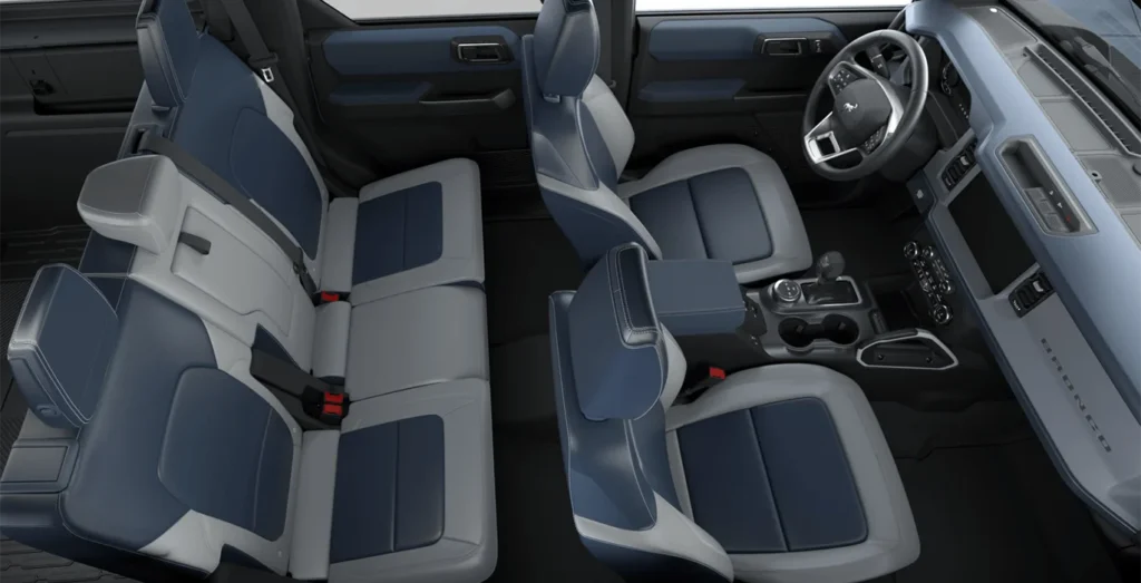 FORD-Bronco-Outer-Banks-2.7-EcoBoost-V6-335CV-interior-trasera-1.webp