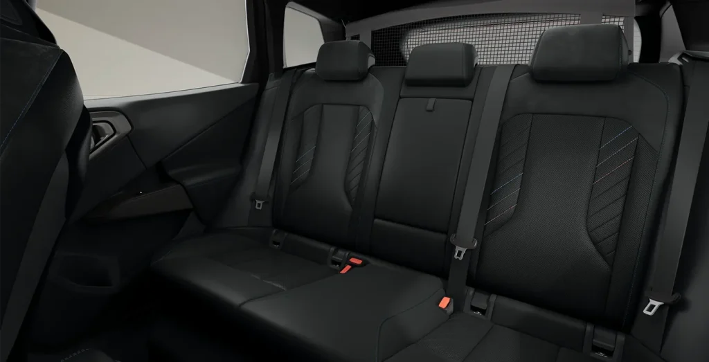 BMW-X3-30e-xDrive-interior-trasera.webp