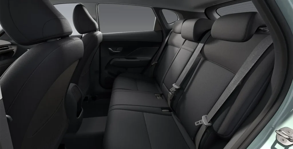 Hyundai-Kona-XLS-1.0T-115CV-interior-trasera-1.webp