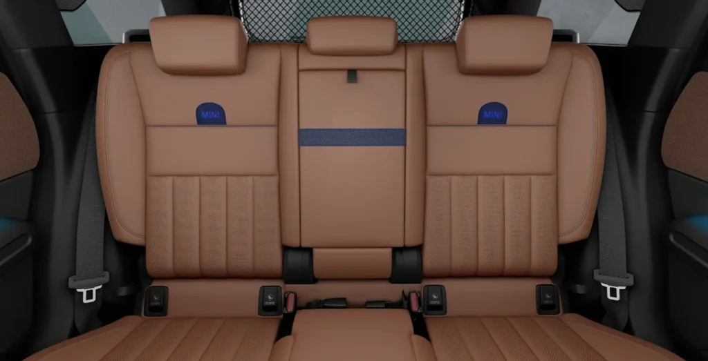 Mini-Countryman-D-Favoured-120kW-interior-trasera-1.webp