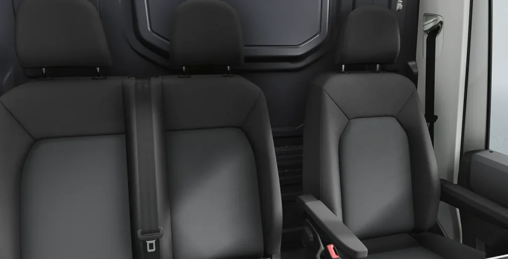 VOLKSWAGEN-Crafter-35-Furgon-BL-TA-L4H3-2.0-TDI-103kW-140CV-ISOTERMO-interior-delantera-III-1.webp