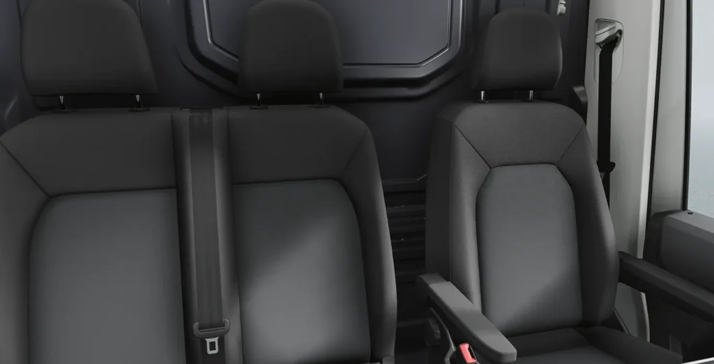 VOLKSWAGEN-Crafter-35-Furgon-BL-TA-L4H3-2.0-TDI-103kW-140CV-ISOTERMO-interior-delantera-III-2.webp