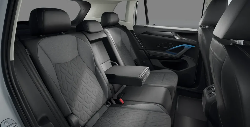 Volkswagen-Tiguan-Mas-1.5-TSI-eHybrid-150kW-204CV-DSG-interior-trasera-1.webp