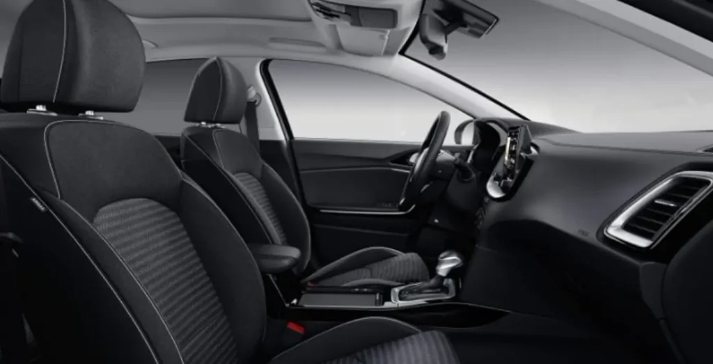 KIA-XCeed-1.0-T-GDI-MHEV-Drive-interior-delantera-2.webp