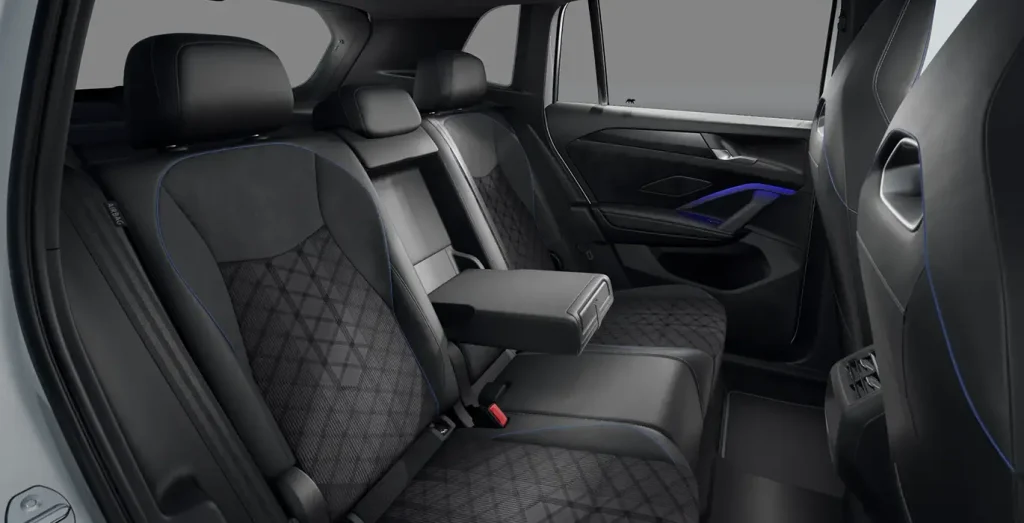 Volkswagen-Tiguan-R-Line-1.5-eTSI-110kW-DSG-interior-trasera-1.webp
