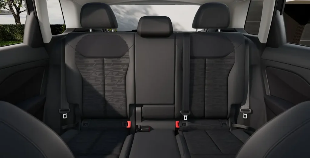 Audi-Q3-Advanced-TFSI-110kW-S-Tronic-interior-trasera-1.webp