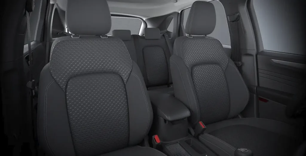 FORD-Kuga-Titanium-1.5-Ecoboost-150CV-RM-interior-trasera.webp
