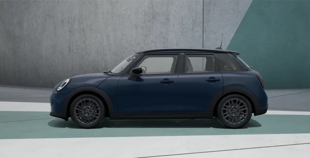 MINI-Cooper-5-Puertas-C-Favoured-115kW-azul-lateral-1.webp