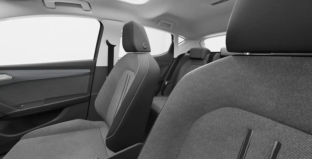 Seat-Leon-1.5-eTSI-115CV-DSG-Style-XL-sin-fondo-principal-interior-trasera-1.webp