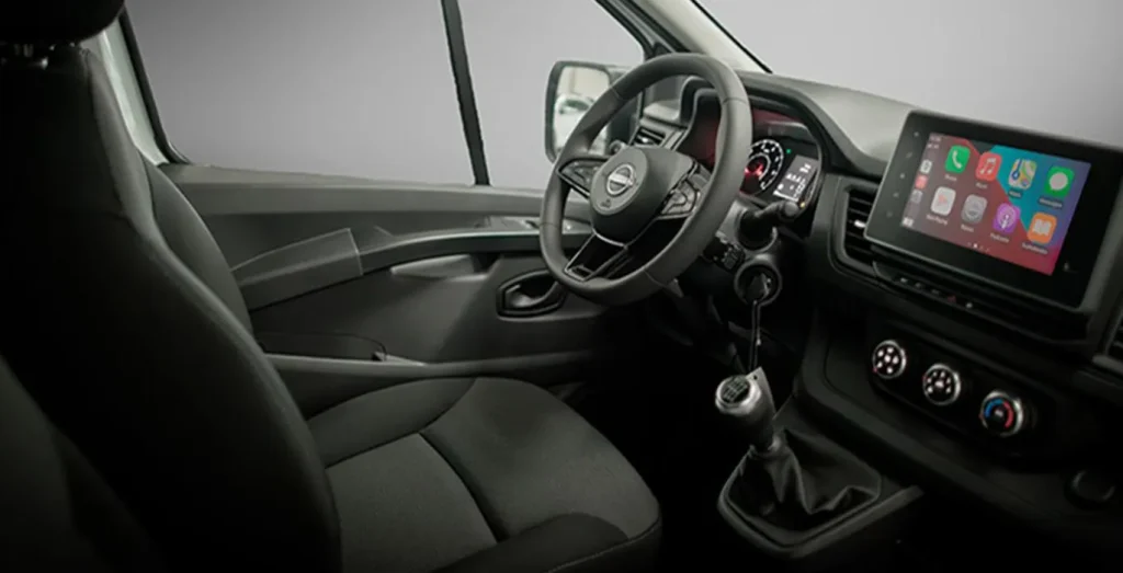 Nissan-Primastar-2.0dCi-96kW-130CV-L1H1-1T-Acenta-interior-delantera.webp