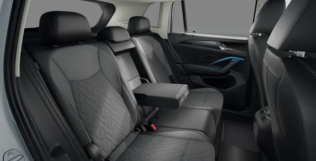 Volkswagen-Tiguan-Mas-1.5-eTSI-DSG-interior-trasera.webp